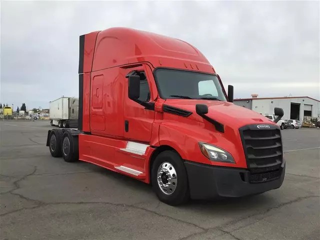 2023 Freightliner Cascadia image 2