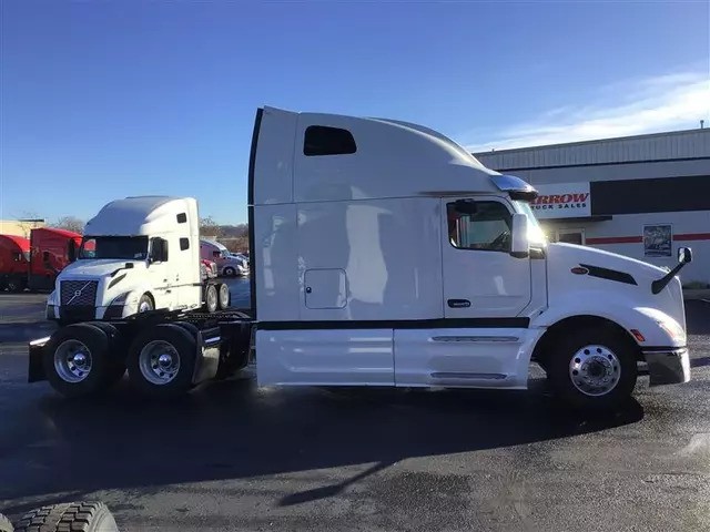 2023 Peterbilt 579 image 4